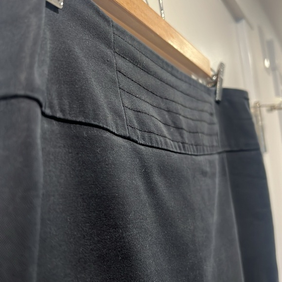 Black tailored short skirt - Picture 8 of 10